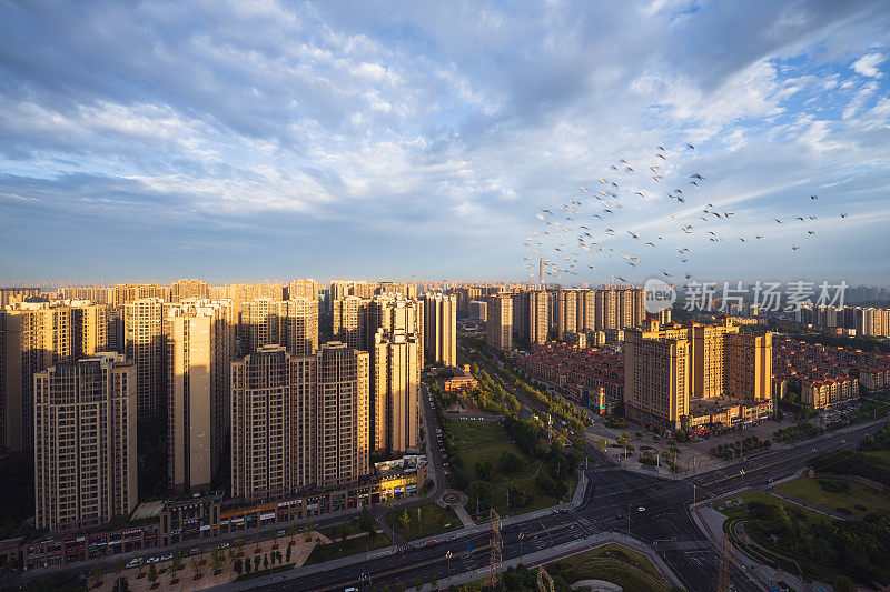 清晨，成都市上空乌云密布