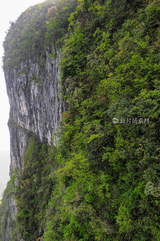 中国张家界国家公园天门山鸟瞰图，中国湖南张家界天门山