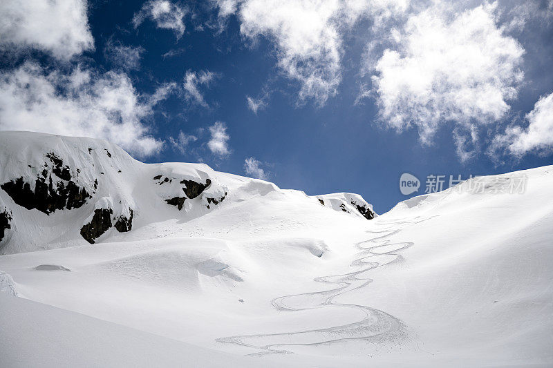 新鲜的滑雪道