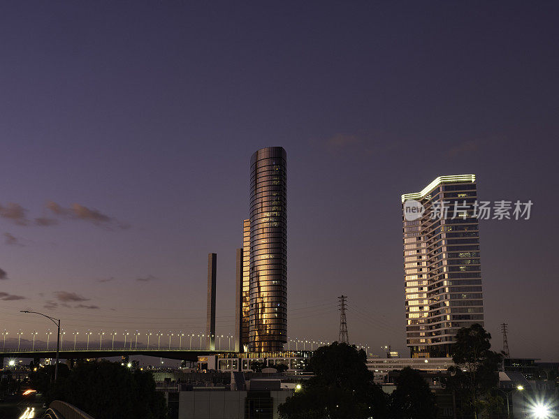 夜晚的城市天际线