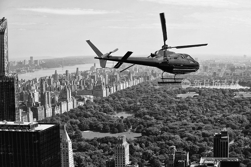 直升机游览中央公园。