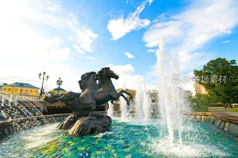 马内兹广场上的莫斯科马喷泉