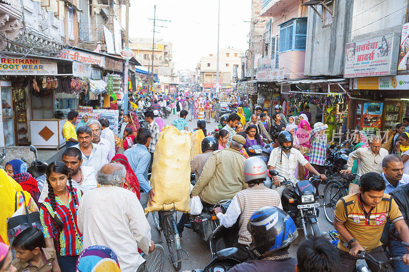 印度焦特布尔拥挤的萨达尔市场