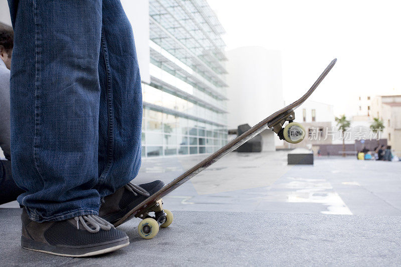 巴塞罗那Skaterboarder男孩?年代的脚