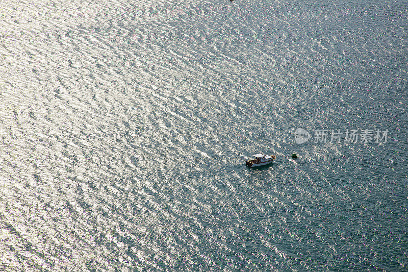 海上的空中渔船