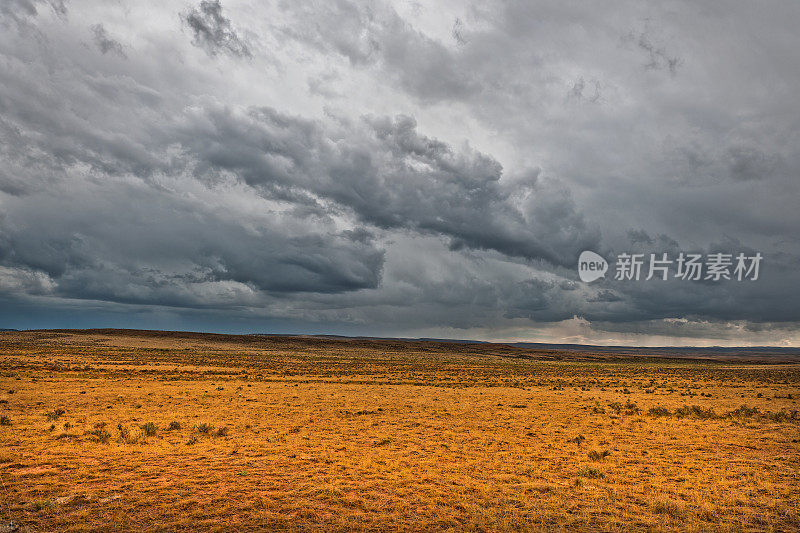 美国怀俄明州风暴前主路89号风景