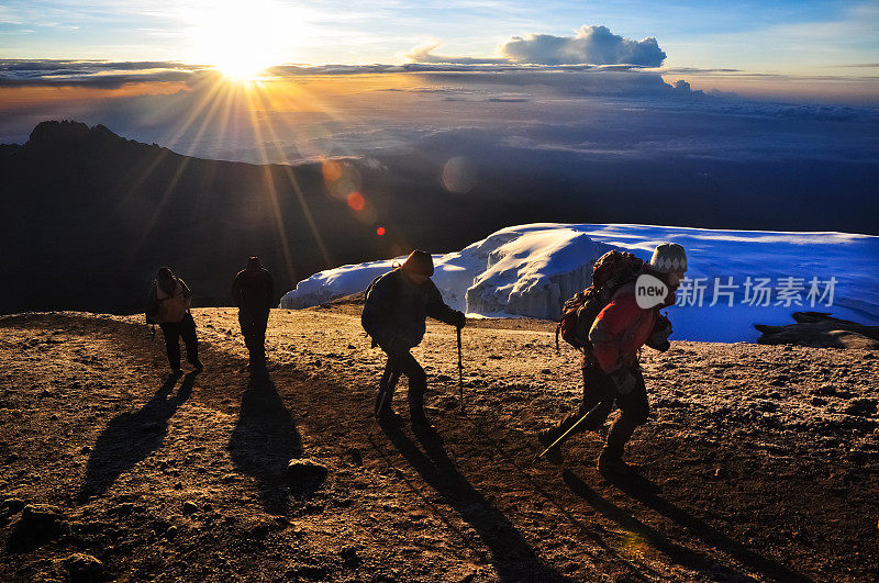 乞力马扎罗登山者