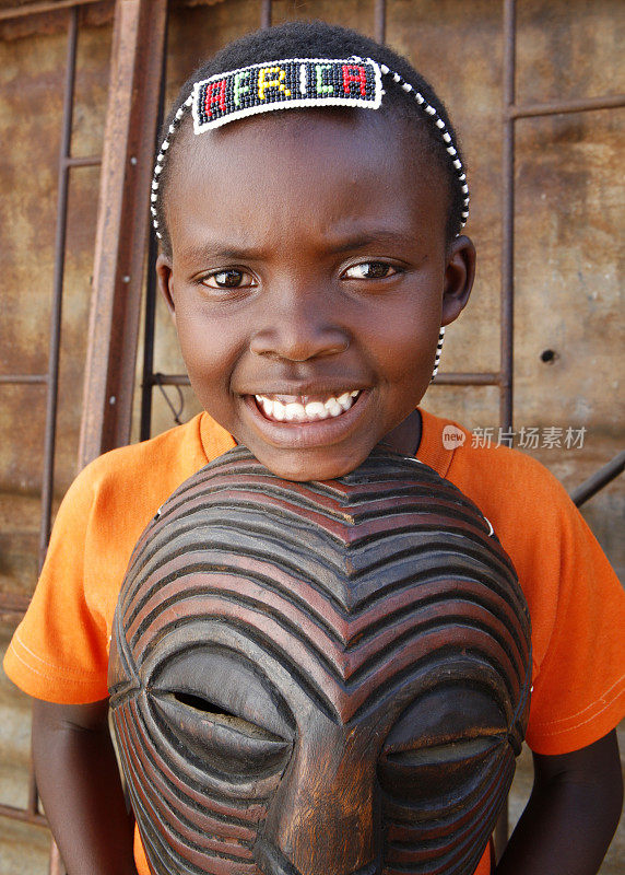 非洲男孩部落面具