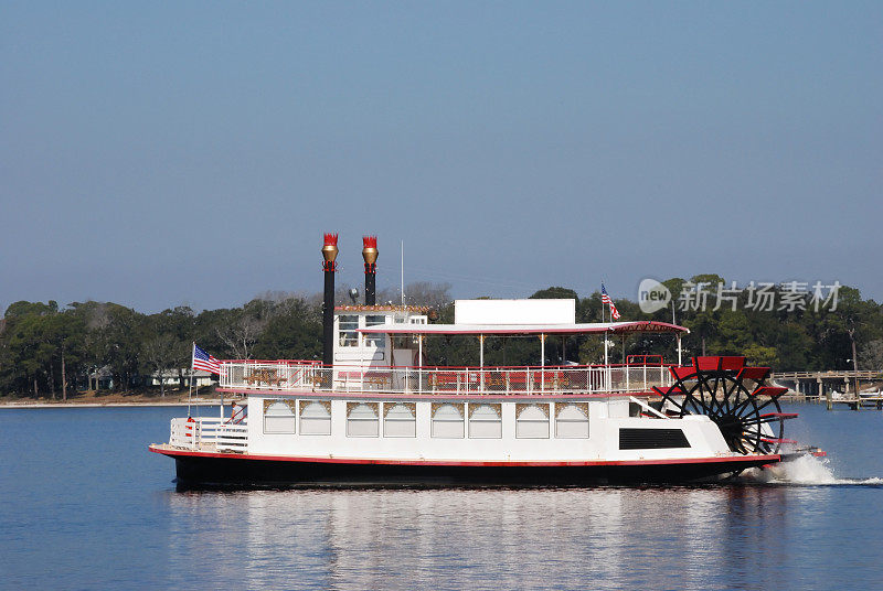 佛罗里达圣安德鲁斯湾的内河船