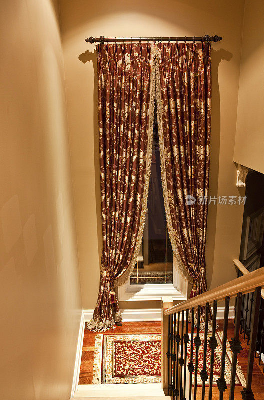 楼梯和窗帘