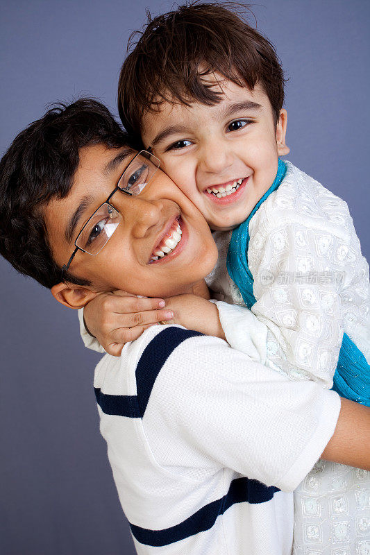 印度少年与他的小深情表弟兄弟姐妹垂直