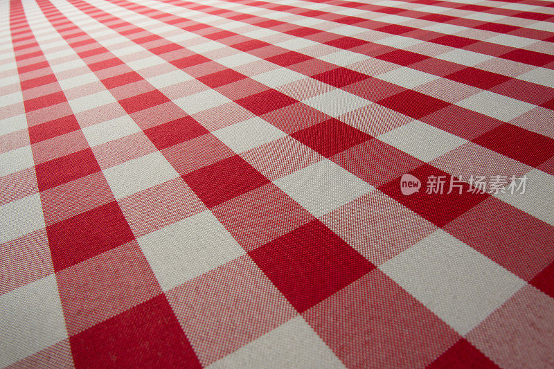 红格子桌布