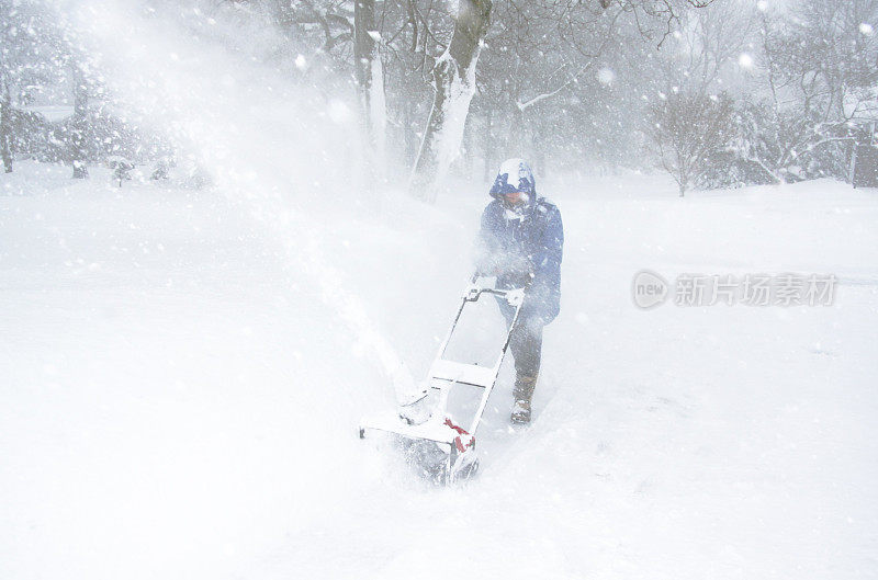 暴风雪中吹雪