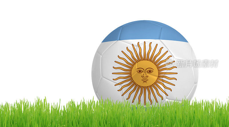 足球在绿色的草地上与阿根廷国旗的颜色