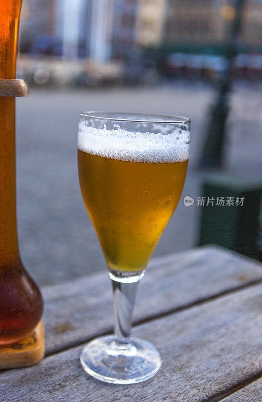 比利时布鲁日的比利时白啤酒