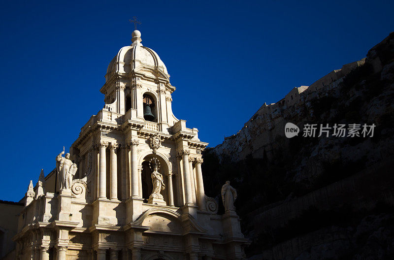 西西里岛:圣巴托洛梅奥教堂的戏剧光