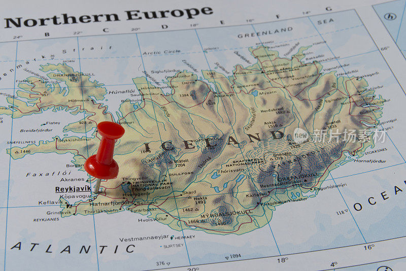 冰岛地图上标有红色图钉的雷克雅未克