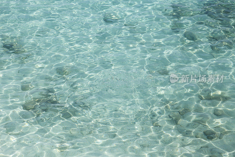 阿吉欧斯托马斯海滩清澈的水