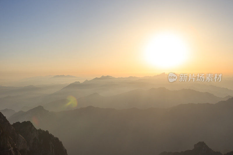 山太阳光
