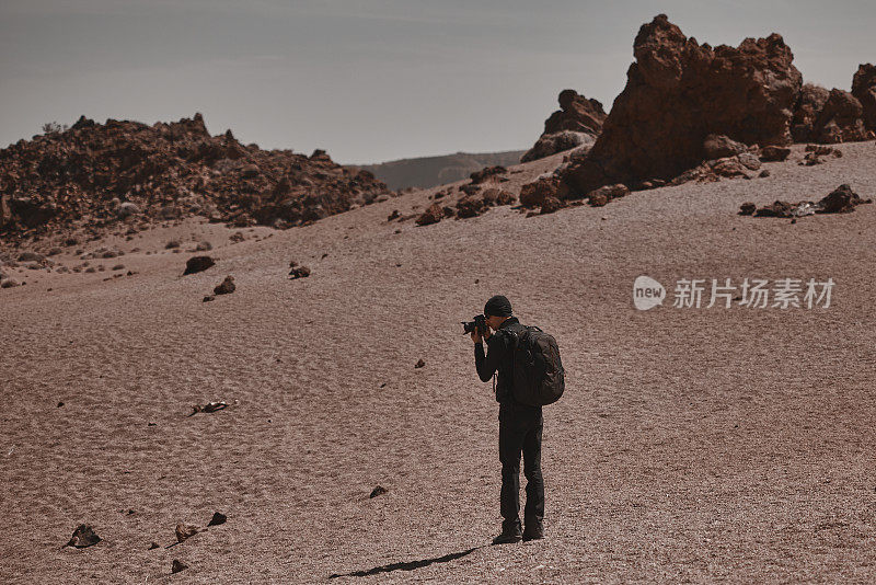 摄影师捕捉火山景观