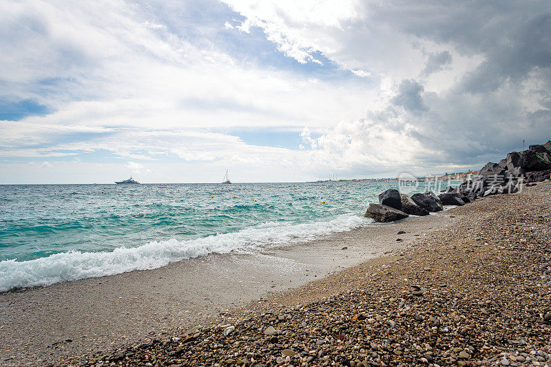 美丽的海景。