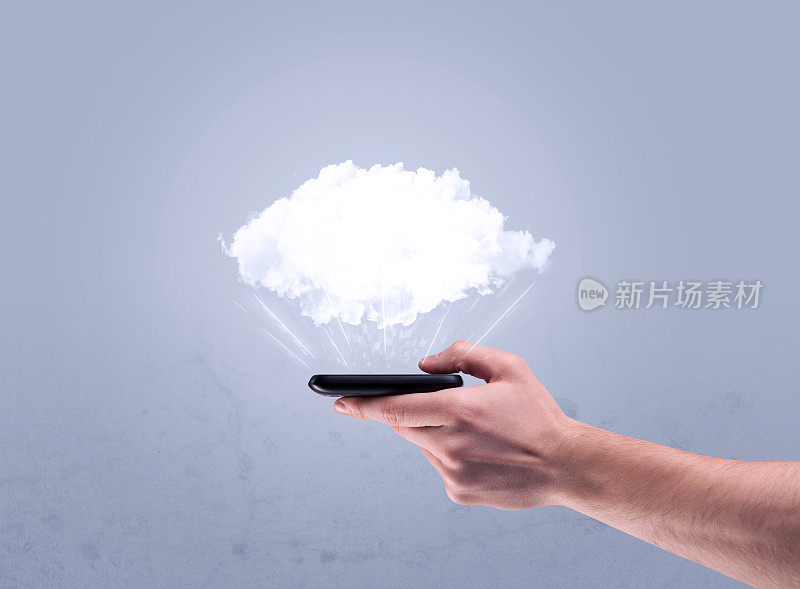 手握手机与空云