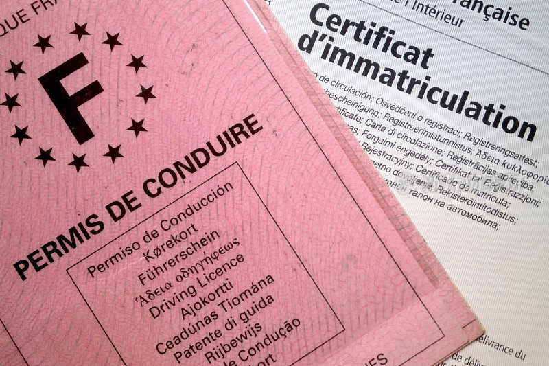 法国驾照和车辆登记证