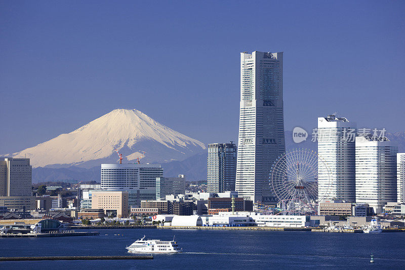 港人未来21号建筑和富士山