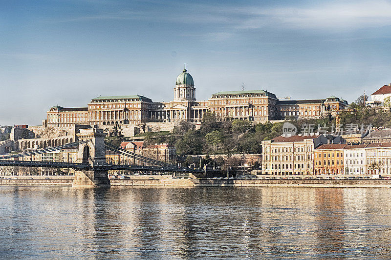 多瑙河上的宫殿