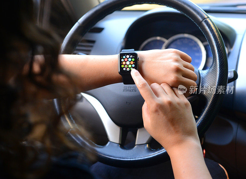在汽车上使用黑苹果手表运动