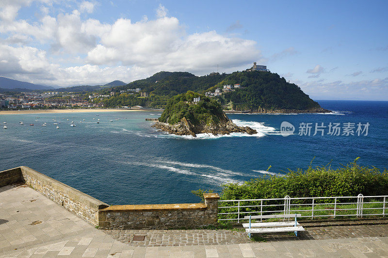 圣克拉拉岛在圣塞巴斯蒂安湾，西班牙