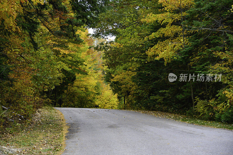 秋季公路旅行，密歇根州