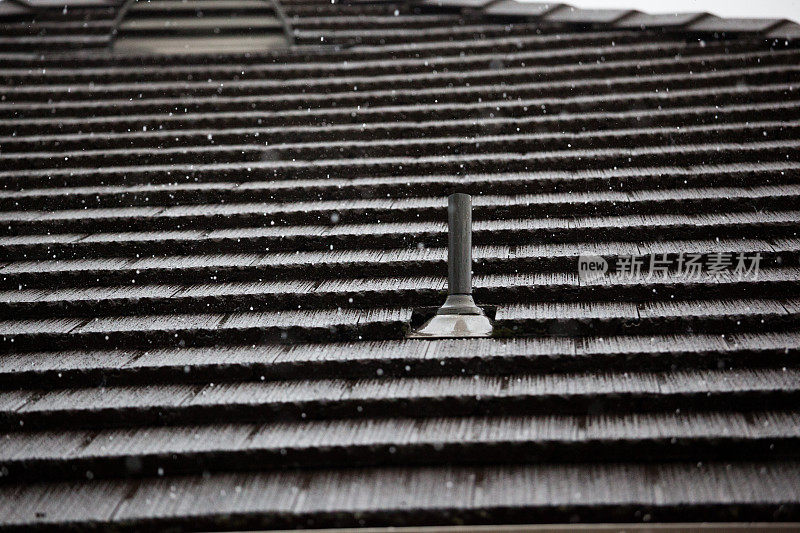 跳跃的雨和冰雹