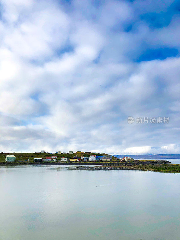 Blönduós，冰岛:从布兰达河到传统社区