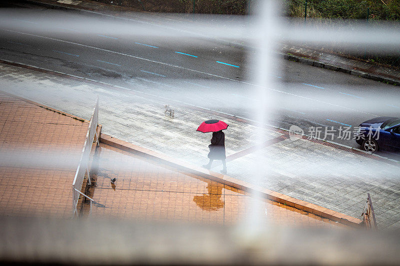 雨中的城市