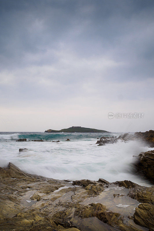 长时间暴露的海浪打破岩石，大西洋，葡萄牙