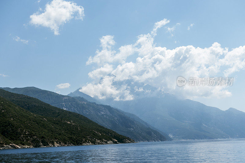 来自大海的阿陀斯山