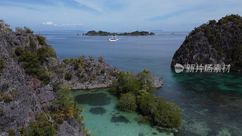 一艘游轮在菲律宾海航行的鸟瞰图