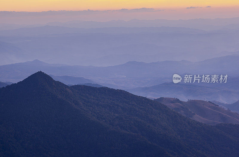 泰国南邦，鸟翅观景台，日出天空