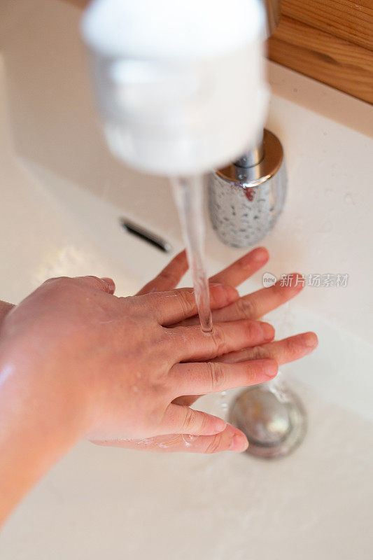 用肥皂保持双手清洁
