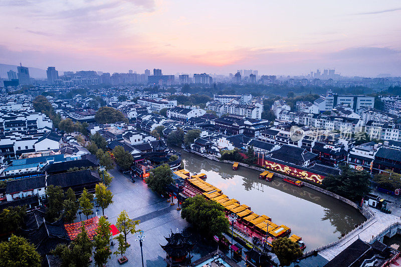 清晨航拍的秦淮河在南京，江苏，中国
