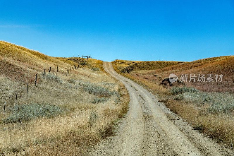 美国西部蒙大拿州北部崎岖狭窄的4xx4土路