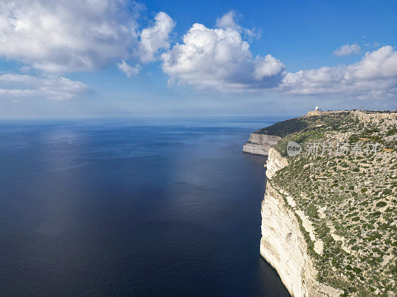 马耳他的鼎立悬崖和灯塔