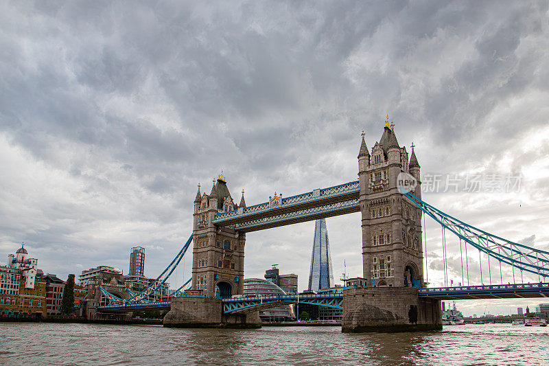 2019年6月，英国伦敦泰晤士河上的伦敦塔桥