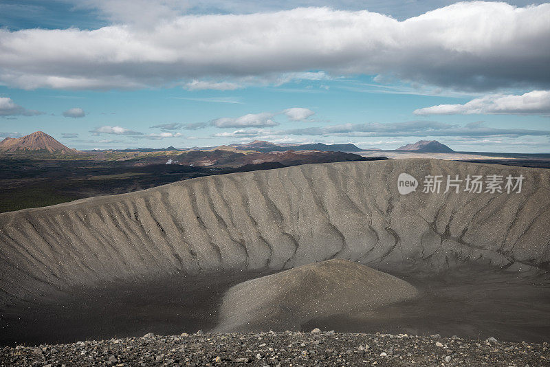 冰岛的赫弗加尔火山口