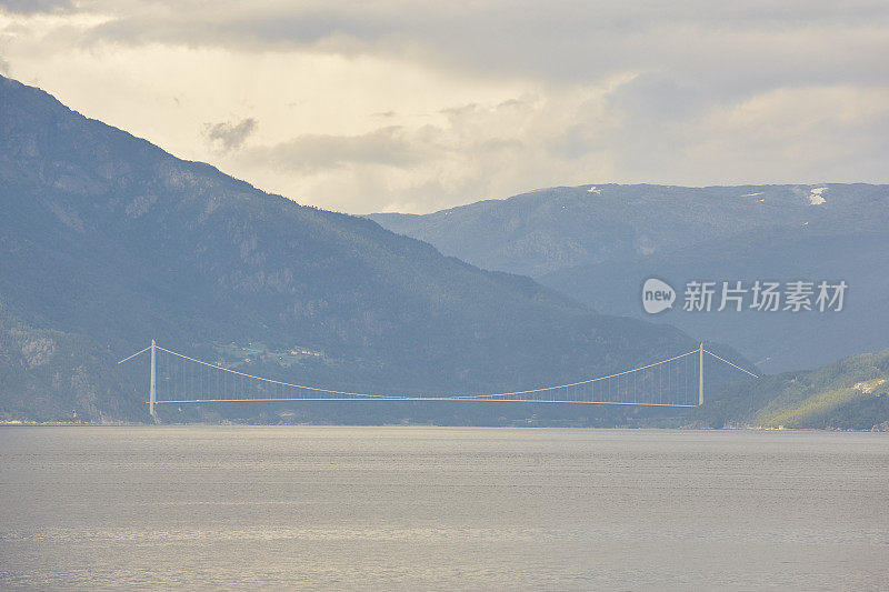 挪威峡湾景观。百度的桥梁。Sorfjorden区域。访问挪威。