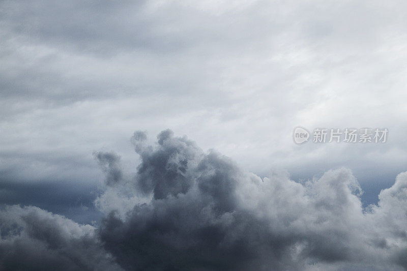 暴风雨的天空