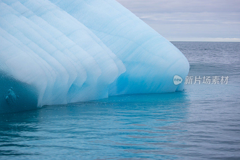 南极洲:企鹅岛上的冰山