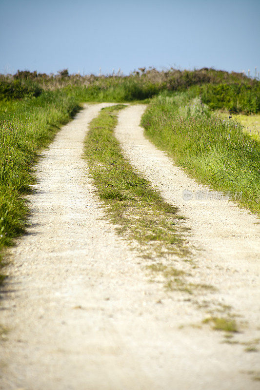 西班牙加利西亚的夏日乡村公路。