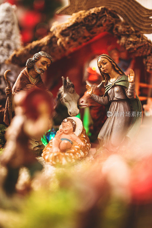 圣诞婴儿床上的耶稣诞生场景